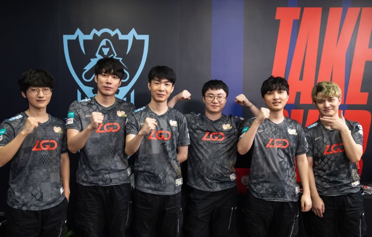 赛打下了坚 赛打下了坚